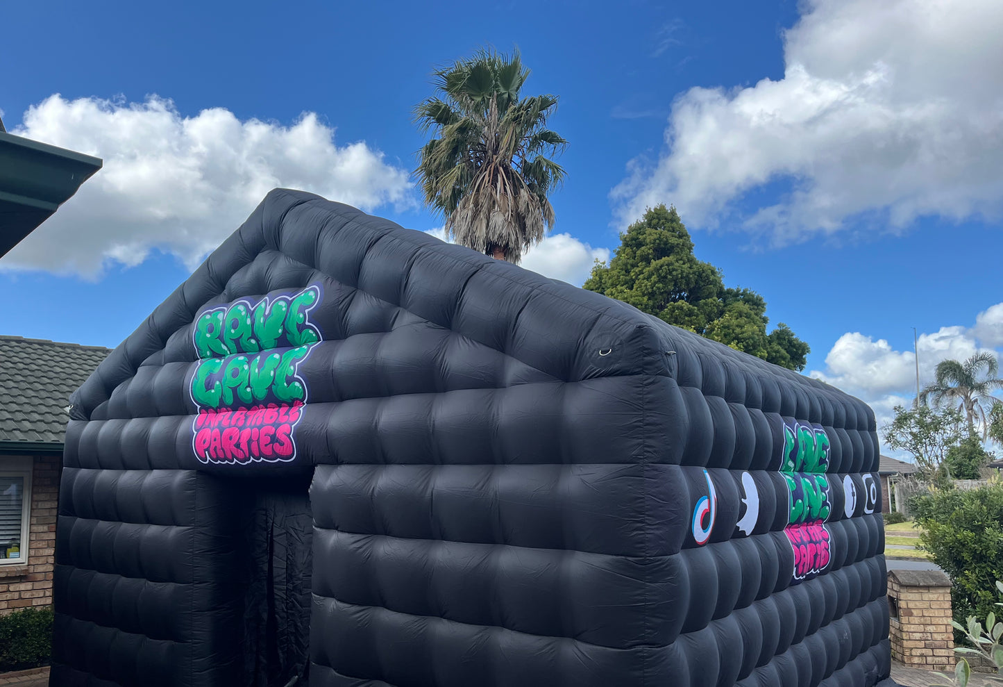 Renatable Inflatable Clubs Turn Your Backyard Into a Private Nightclub – RaveCave Inflatable ...