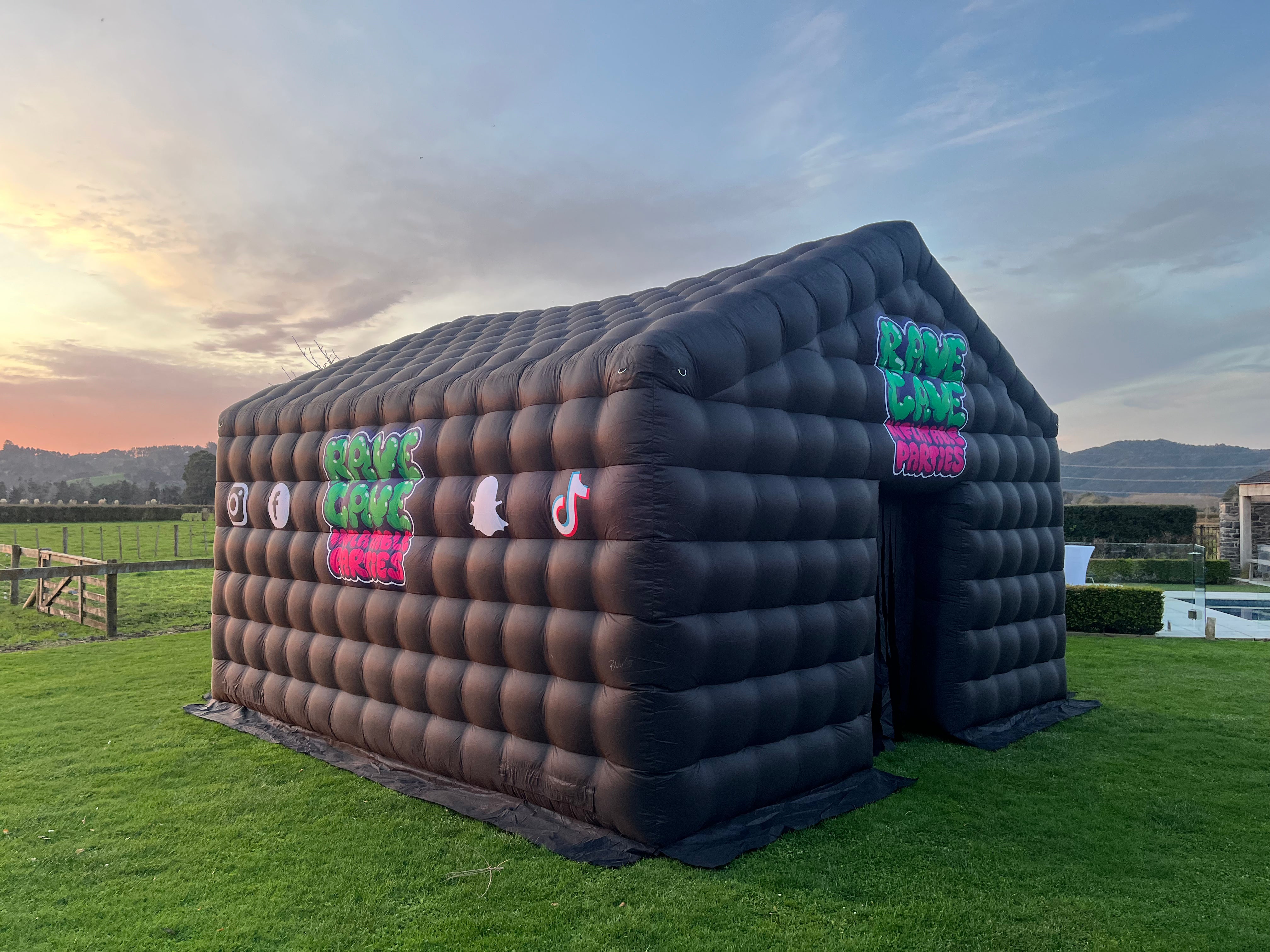 Inflatable Nightclub Hire – RaveCave Inflatable Parties Ltd