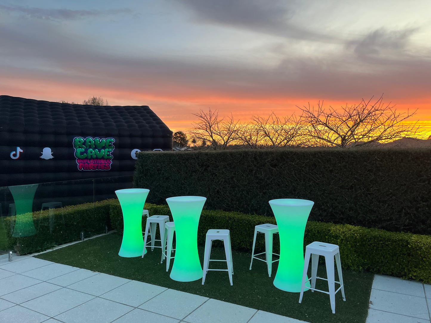 Leaner Led LED Bar Leaner – RaveCave Inflatable Parties Ltd